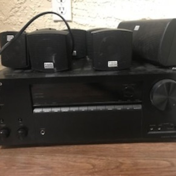 Onkyo 7.1 Receiver with free surround speakers - Picture 1 of 2